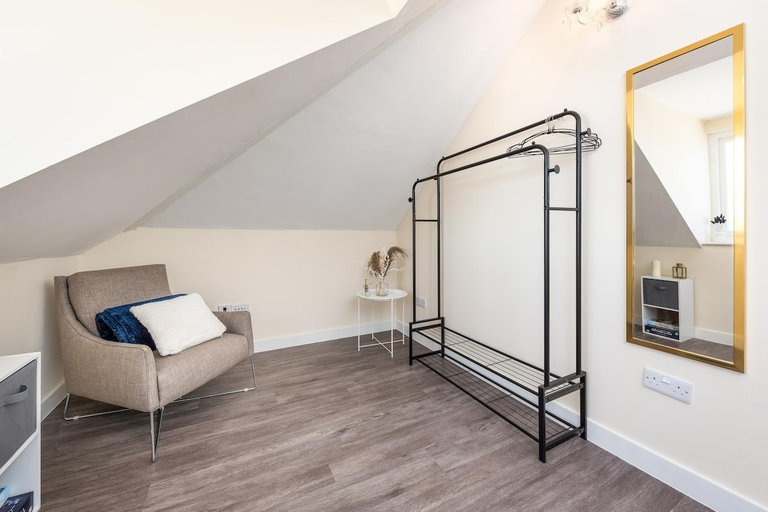 Bedroom 3, Spacious City Centre Penthouse Gem Cathedral View, Kent