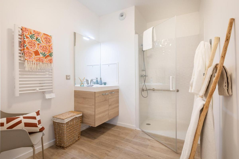 Bathroom, Oh Activ Nimes, Gard