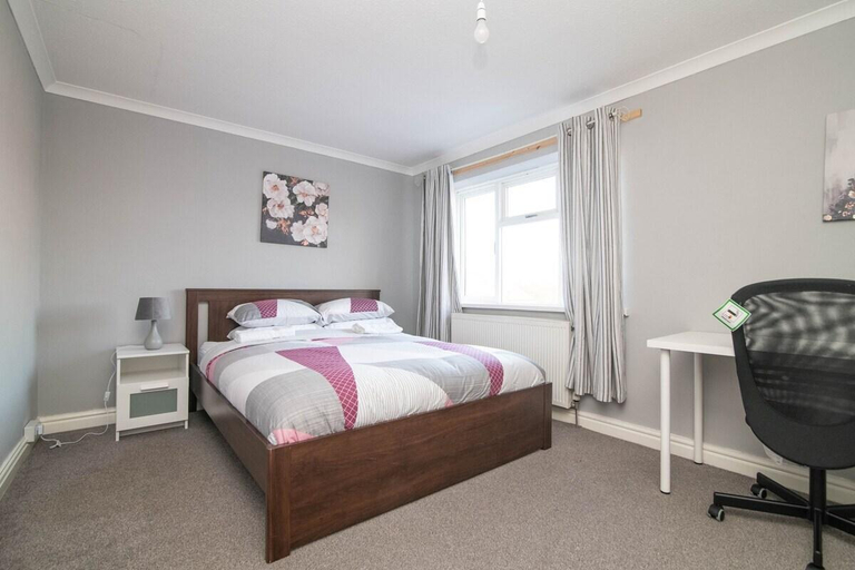 Others 3, Spacious two bed house with parking and garden, Dudley