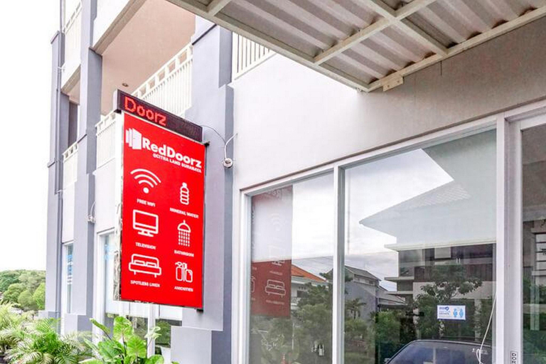 Exterior & Views 2, RedDoorz @ Citraland Surabaya, Surabaya