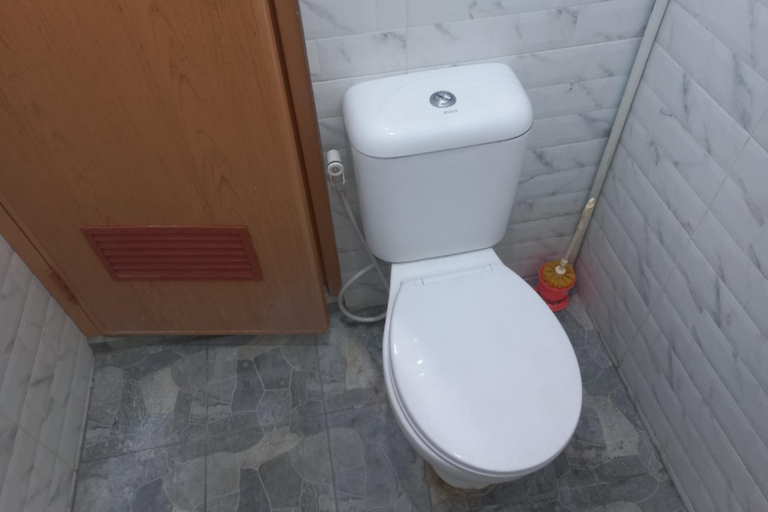 Bathroom, Hotel O Guest House Ayomi Syariah, Tegal