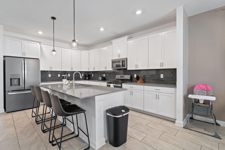 4, Gorgeous 6-bedroom House With Private Pool, Osceola