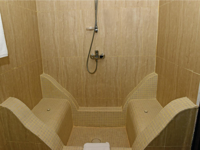 Bathroom 5, Maru Maru Hotel, Mjini