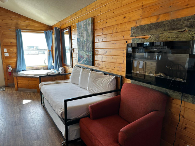Hot tub 5, Westport Marina Cottages, Grays Harbor