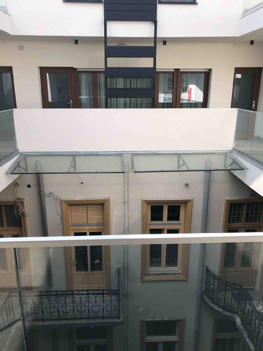 Others 5, Luxury Cozy 2 BDR Downtown Apt.2, Budapesti