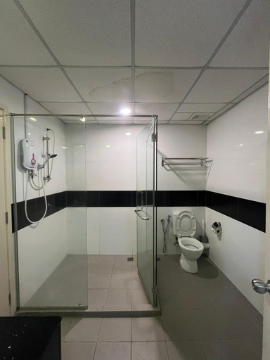 Bathroom 3, Mansion One by Bliss Mgt, Penang Island