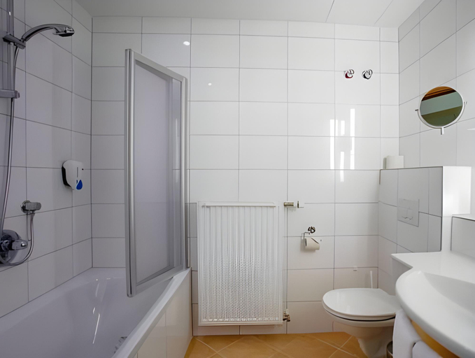 Bathroom 5, Robinson Landskron, Villach