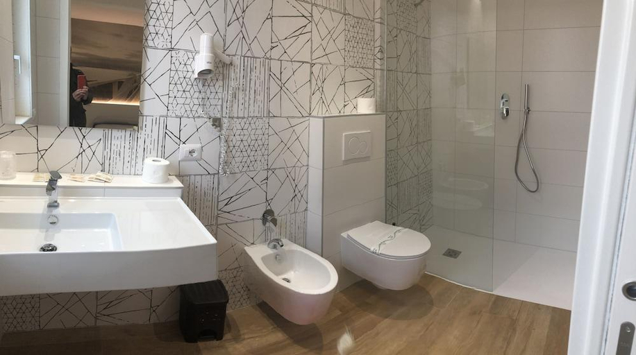 Bathroom 3, Hotel Ragno D Oro, Venezia