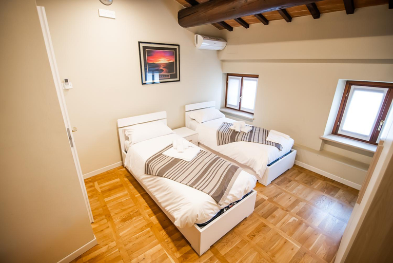 Others 5, Residenza Villa Bella 2, Verona