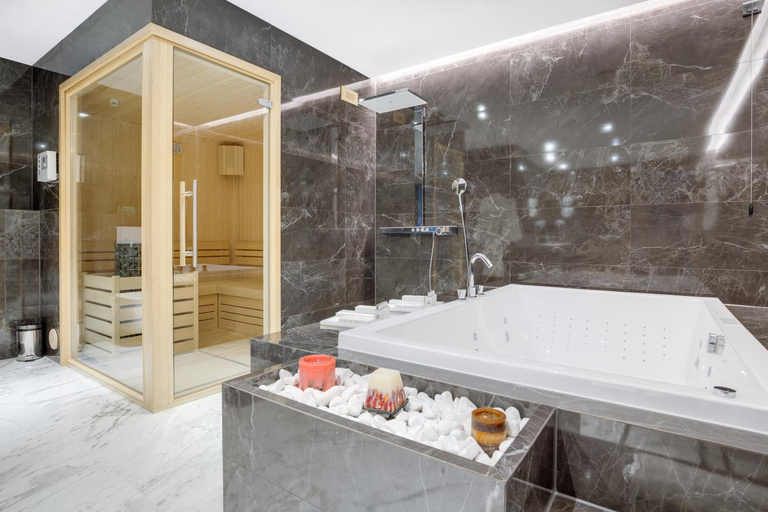 Bathroom 4, Emerald Hotel, Priština