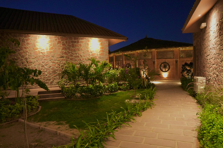 Exterior & Views