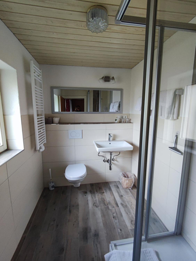 Others 4, Haus Alpina, Reutte