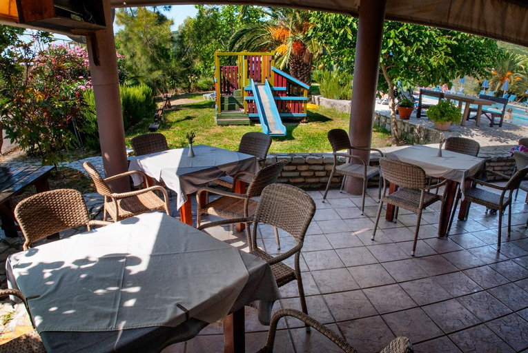 Food & Drinks 5, Efrosini Village, Ionian Islands