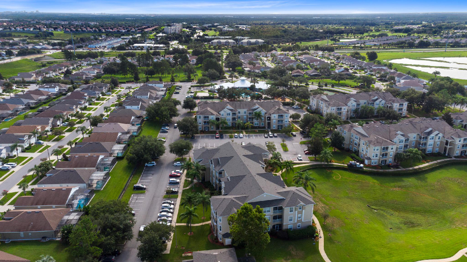 4, Amazing Resort 2 bed condo close to Disney, Osceola
