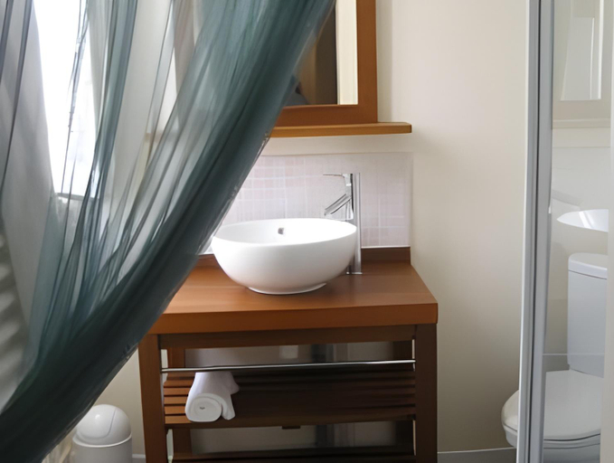 Bathroom 4, Hotel Saint Yves, Loire-Atlantique