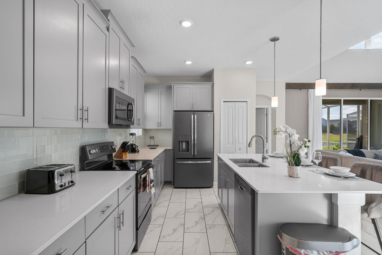 3, Chic 5bed Home Close to Disney Parks, Osceola