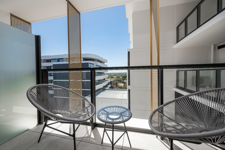 Others 5, Oros Plus Hotel, Melbourne