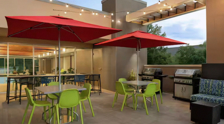 Food & Drinks, Home2 Suites by Hilton Elkhart, Elkhart