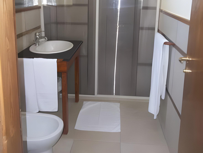 Bathroom 4, Hotel Nicolaj, Bari