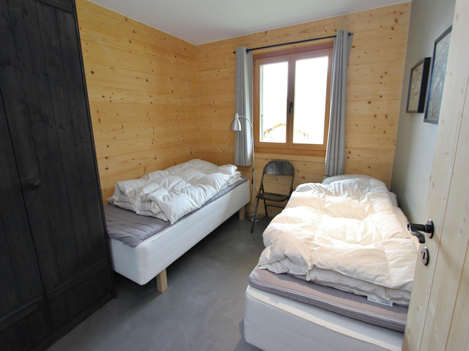 Bedroom 2, Chalet in La Tzoumaz near Ski Slopes, Martigny