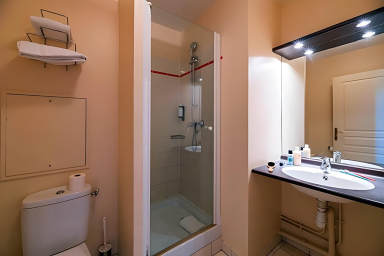 Bathroom 4, Cerise Chatou, Yvelines