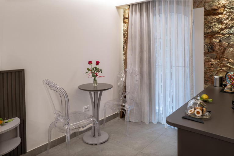 Others 2, Taormina charming rooms, Messina