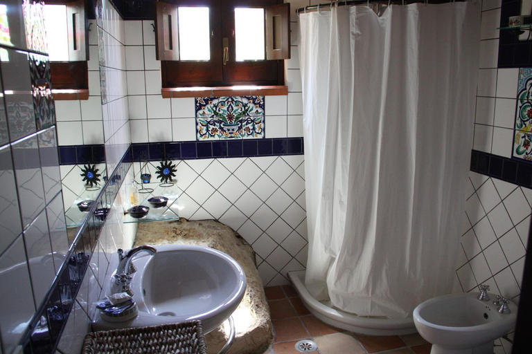 Bathroom 2, Il Casale Residence, Syracuse