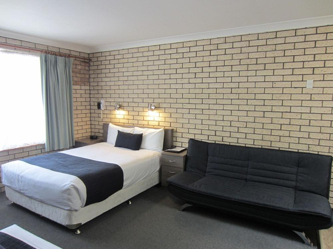 Others 5, Cowra Crest Motel, Cowra