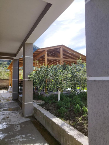 Others 5, Villa Bailey, Vlorës