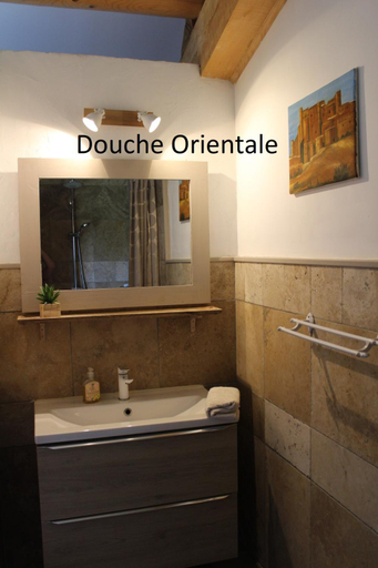 Others 3, La Sarriette - Chambres d'hotes et gite d'etape a Eygalieres, Bouches-du-Rhône