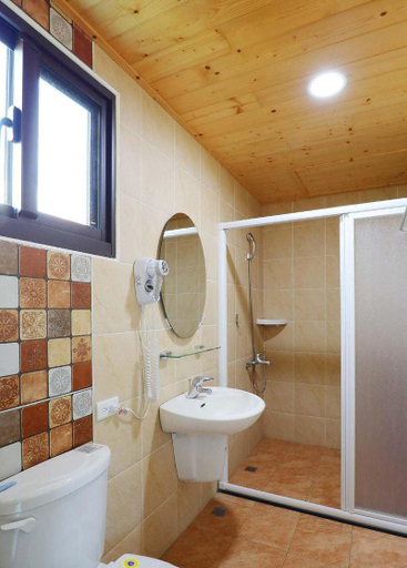 Bathroom 4, Green Castle, Nantou