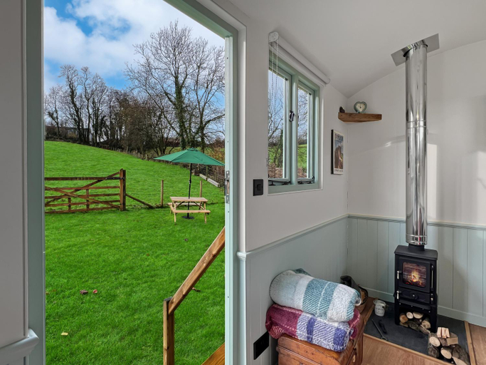 Facilities 3, Foxgloves Hut Brompton Regis, Somerset
