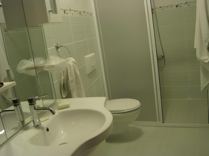 Bathroom 5, Urgup Inn Cave Hotel, Ürgüp