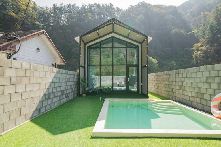 2, Gapyeong Pool Villa Palace (newly built, dog glamping), Gapyeong