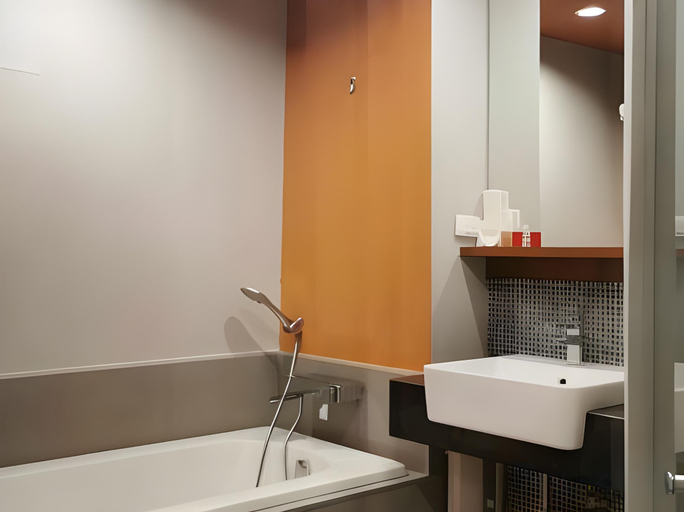 Bathroom 4, Grand Hotel Vientiane, Vientiane
