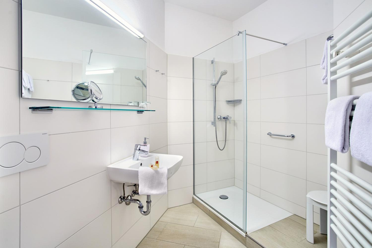Bathroom 3, Apparthotels Minerva Diana Octavia, Kelheim
