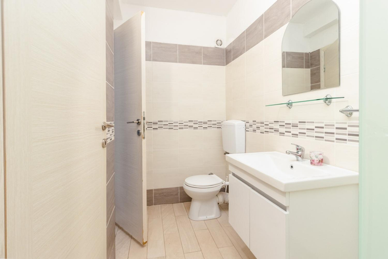 Bathroom 4, Apartments Ada Bojana