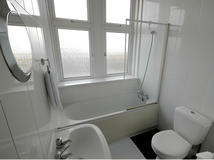 Bathroom 3, Antigallican Hotel, London