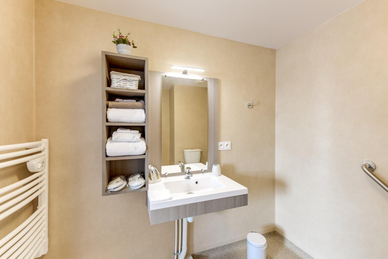 Bathroom 5, Zenao Appart'hôtels Challans, Vendée