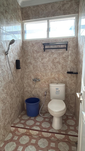 Bathroom, Karahayon Guest House Yogyakarta, Bantul
