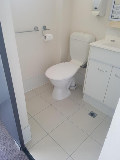 Bathroom 4, Chermside Court Motel, Chermside