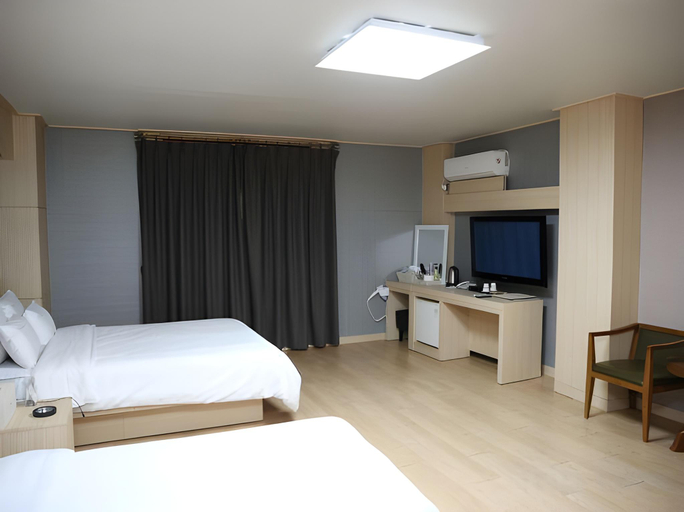 Bedroom 2, Yeosu Hotel The Classic, Yeosu