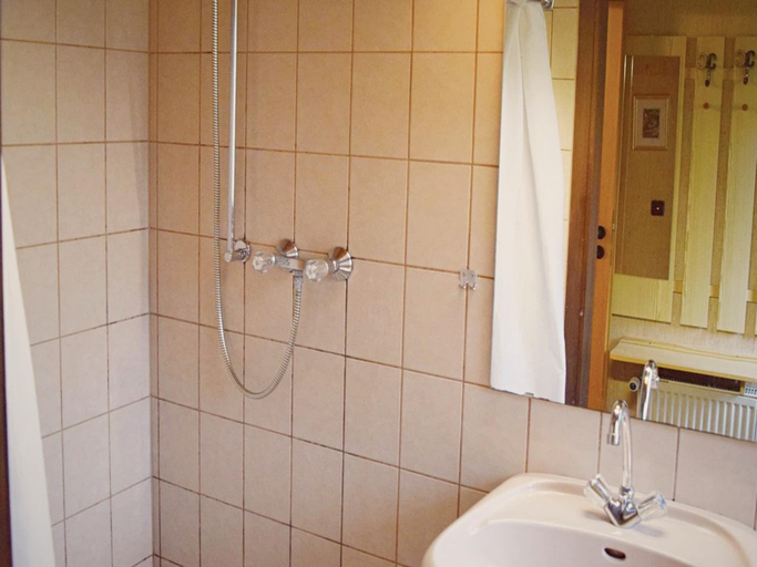 Bathroom 3, Furnished Bungalow With Peaceful Neighbourhood, Hochsauerlandkreis