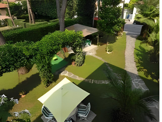 Exterior view, Ambra, Lucca