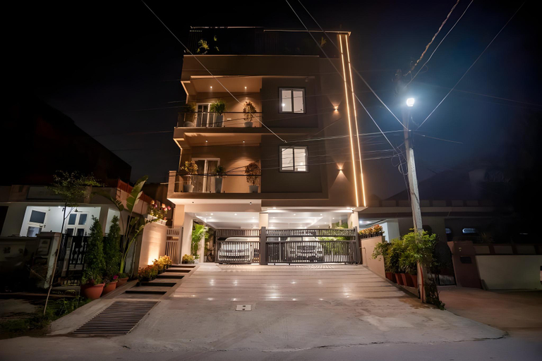 Exterior & Views