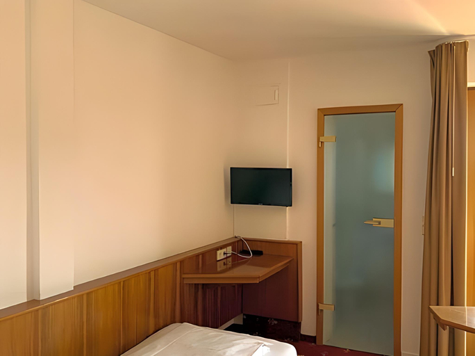 Bedroom 3, Hotel Erlenbacher Hof, Hochtaunuskreis