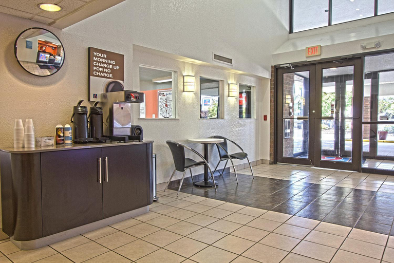 Public Area 2, Motel 6 East Brunswick, NJ, Middlesex
