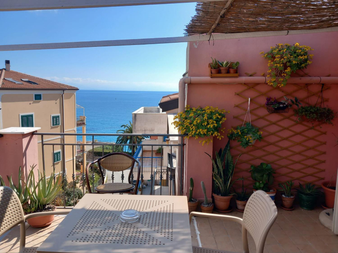 Others 3, Casa sulla Punta, Salerno