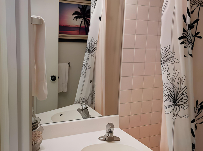 Bathroom 5, Waikiki Monarch Hotel, Honolulu