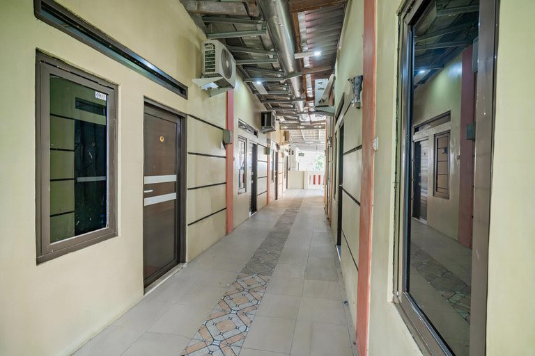 Public Area 2, Hotel O Ayna Kost Syariah, Indramayu